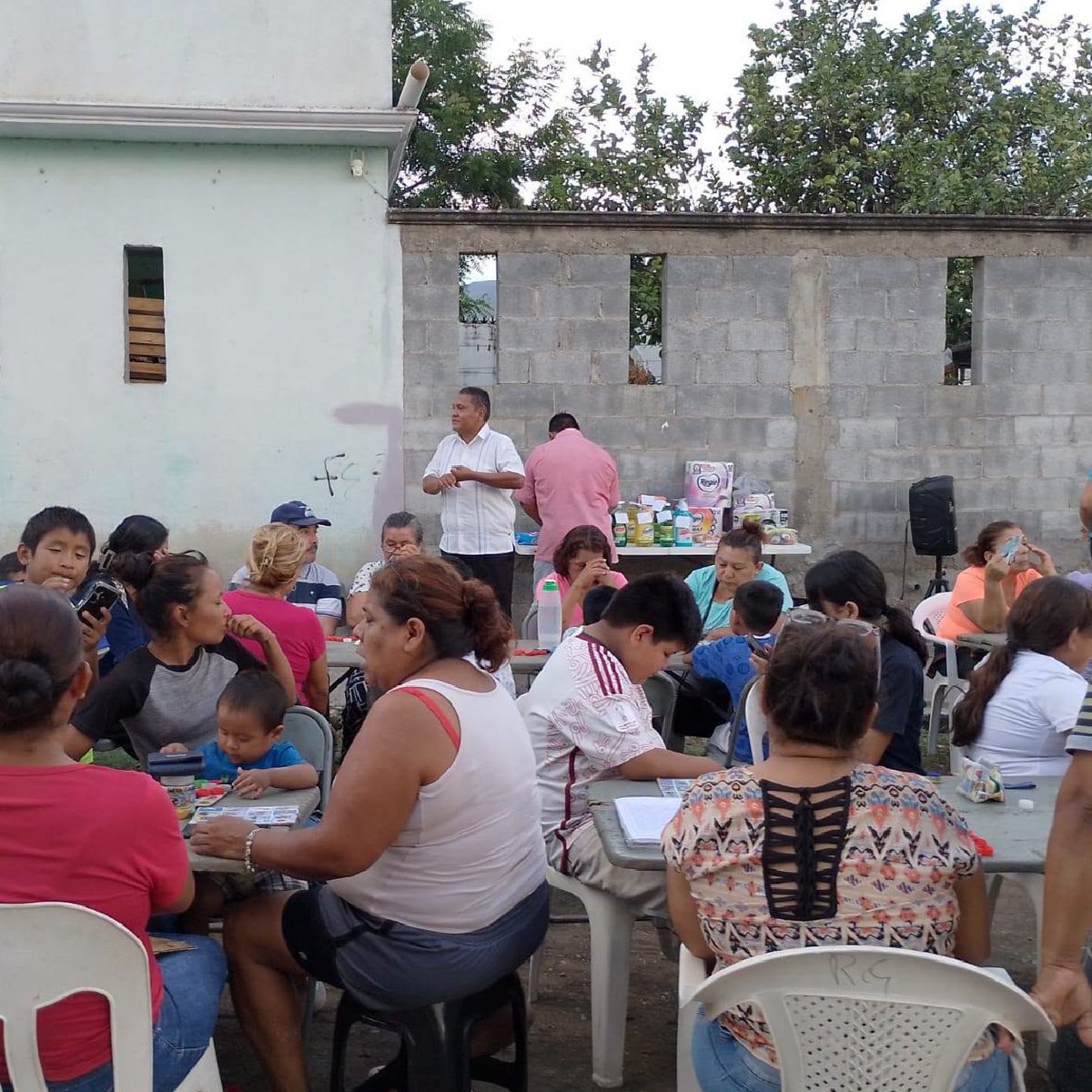 SindicalEl's tweet photo. 🗣️🏘️El valor de los amigos antes que los números: la forma de hacer política de Marte Alejandro
#MarteAlejandro #CiudadVictoria #VictoriaTamaulipas #Tamaulipas #Vecinos #Cercanía
https://t.co/w1oIQ2RXCE https://t.co/J1swZyPTqP