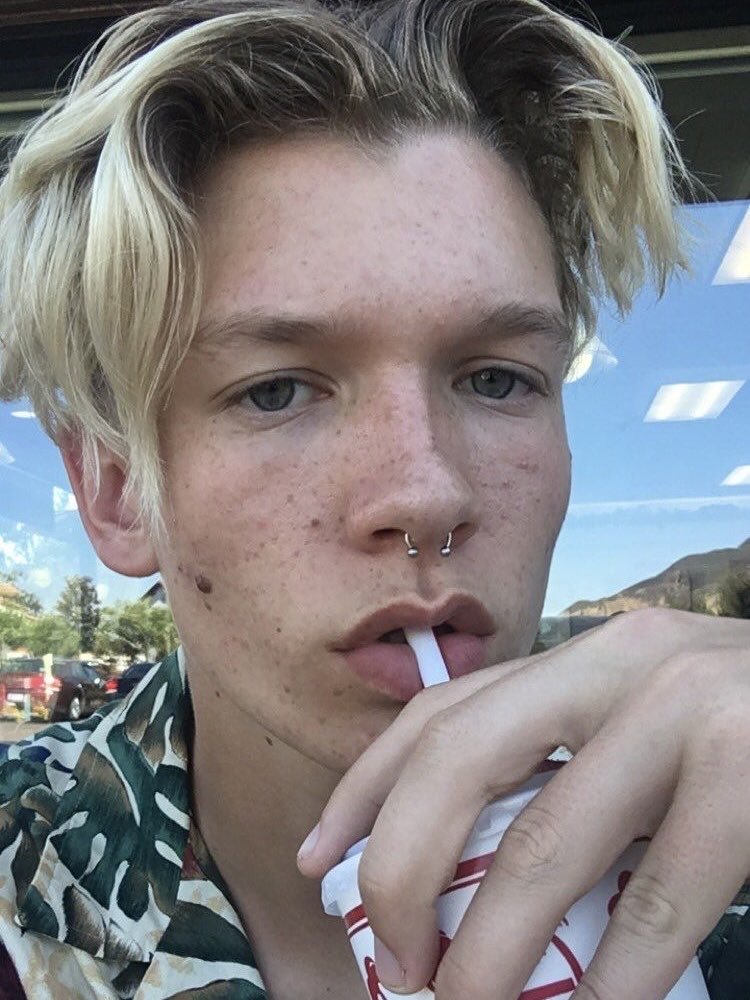 incantavax's tweet photo. fico encantada com as mudanças de cabelo do connor na adolescência https://t.co/Oe3idWv0i4