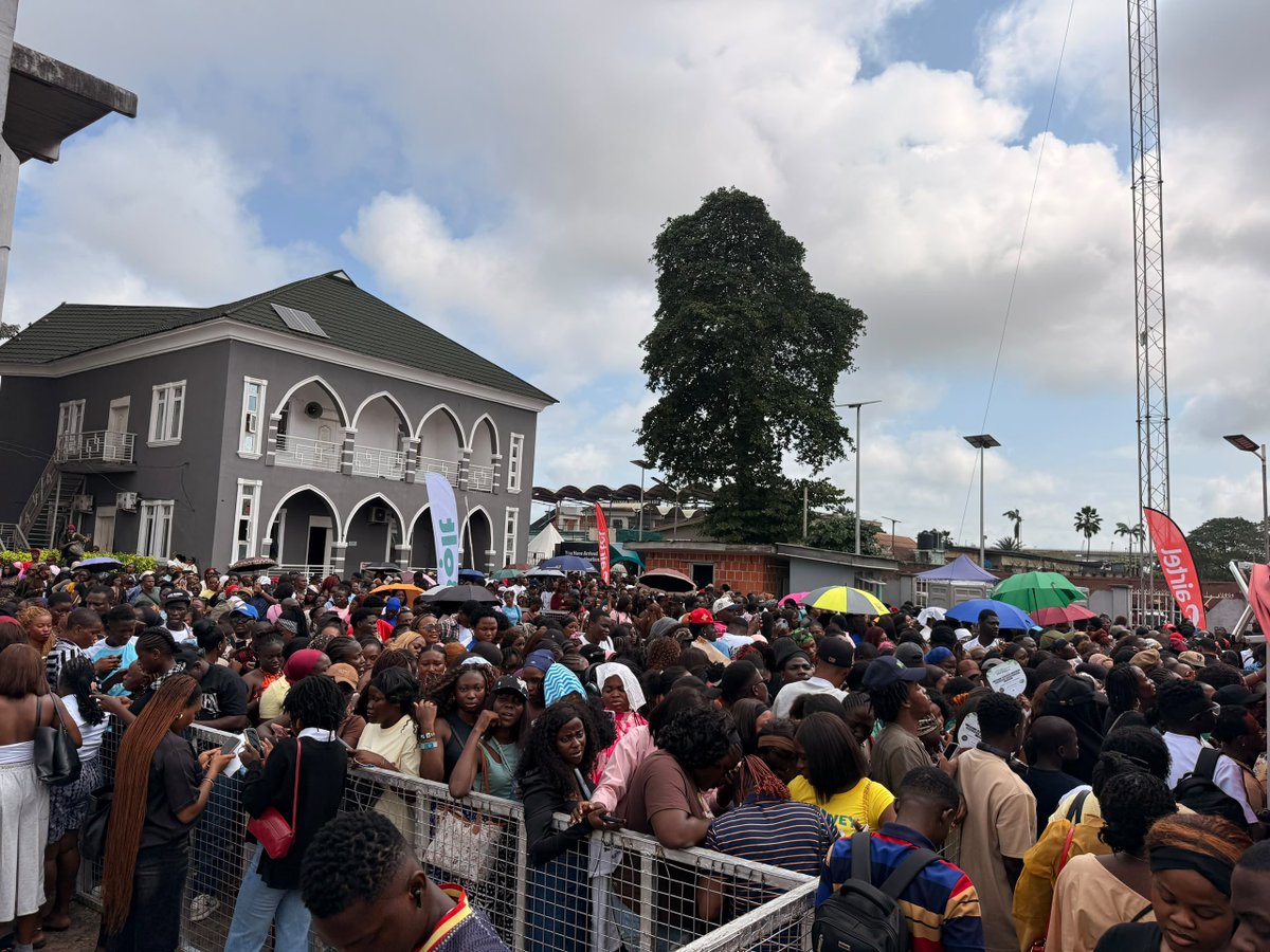 madias_1's tweet photo. TBS is PACKED🔥

This is way beyond a regular movie premiere. Switch Visuals is attempting something historic with the Black Market premiere and the turnout is already looking crazy.

Damilola Osikoya to the world! https://t.co/nxXioT3sti