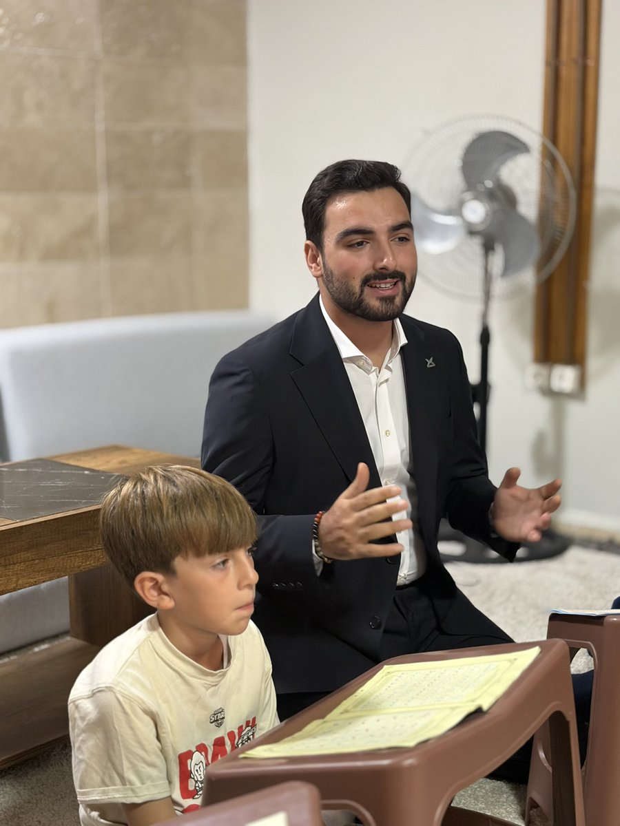 EyupsultanTUGVA's tweet photo. Gönülden gönüle kurulan köprülerle muhabbetimiz bir kez daha derinleşti. 💚

Bir lokmada paylaşmayı, bir cümlede anlamayı ve bir tebessümde kardeşliği bulduk. 🫂

📍TÜGVA Eyüpsultan Mücahit Tayfa

#EyüpsultanınGençMuhafızları https://t.co/BemZ4HqHhr