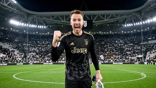 CalcioHEAT's tweet photo. ℹ️ 🧤 El plan de la Juventus para el nuevo portero #Neto :

🩺🇧🇷 Llegada a Turín y reconocimiento médico el domingo.

🏃🏻‍♂️⚪️ Primer entrenamiento con Spalletti el lunes.

[ @FabrizioRomano ]

#UELFixtures #Juventus #Juve #ForzaJuve #FinoAllaFine #VecchiaSignora #Jeep #VisitDetroit #UCL #ChampionsLeague #FIGC #CoppaItalia #CoppaItaliaFrecciarossa #UEFA #FIFA #Heineken #Balocco #Cygames #Stanley #ItalianSerieA #SerieA #Calcio #JWomen #JuventusWomen #JuventusMiamiFL #CalcioHeat