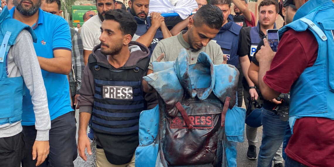 ToplumsalMht203's tweet photo. Gazze’de Siyonist İsrail'in saldırılarında 2023'ten bu yana 262 gazeteci katledildi https://t.co/S8Kc8HIwzE