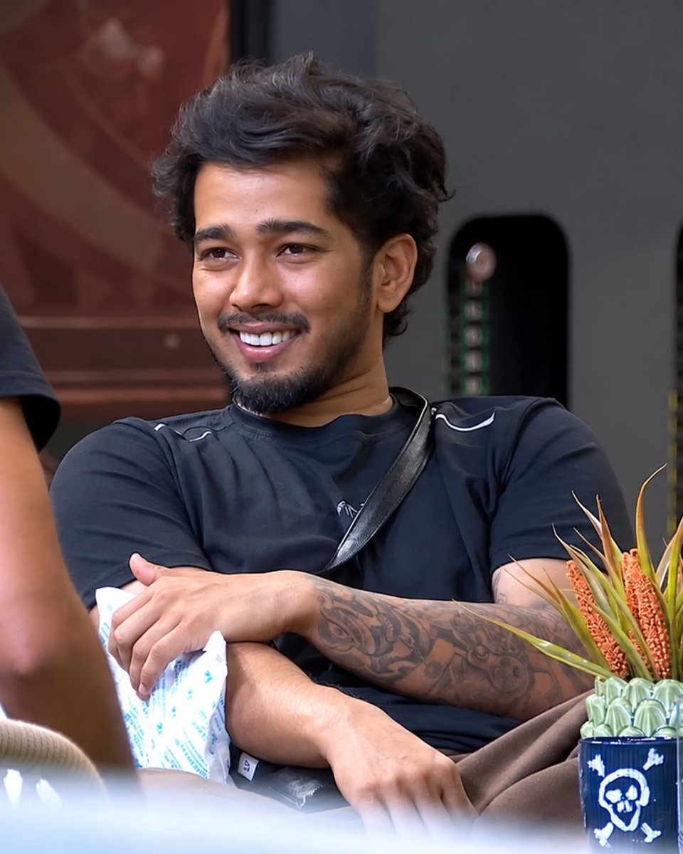 txnexus7's tweet photo. Scout OP has brought a massive gaming legacy into BB20
Let the OG create his journey without being constantly singled out

BB STOP TARGETING SCOUT
BB AUDIENCE MANGE SCOUT OP

#ScoutOP https://t.co/mAPDkIMIwn