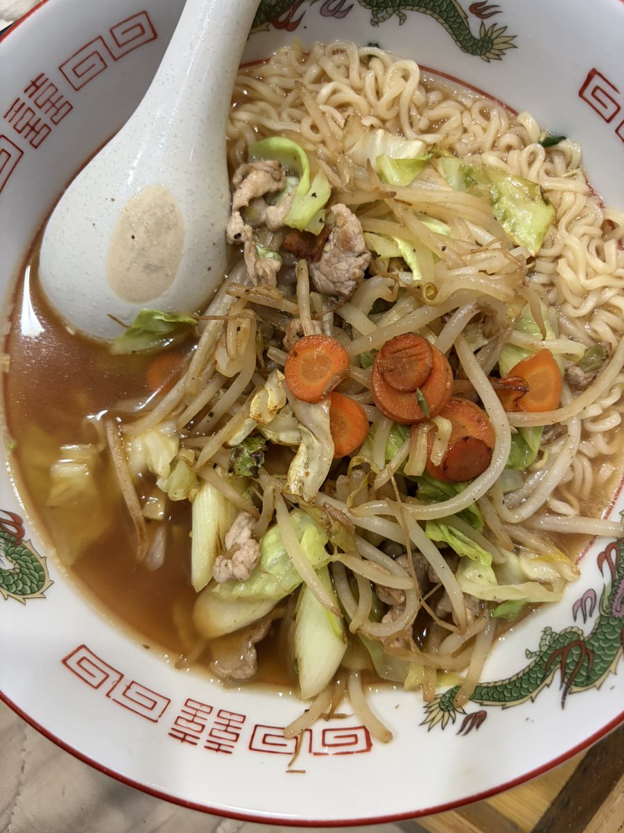 myu1177's tweet photo. 仕事で遅くなり野菜たっぷり、ほりにしラーメン。 https://t.co/HazYMwuD7l