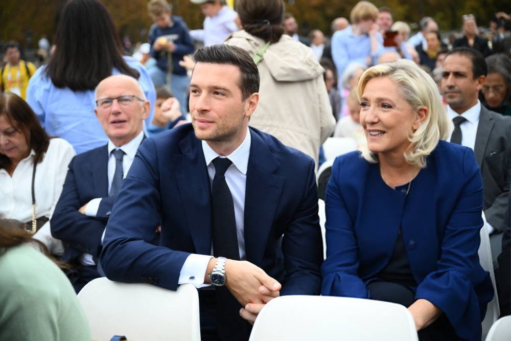 RadioRomaX's tweet photo. Les fameuses tensions en MLP et Jordan sous vos yeux ébahis. https://t.co/k3GB3CMdzK