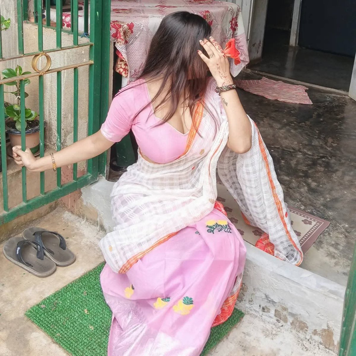 ShilaVibes's tweet photo. শাড়িতে নারী সুন্দর!!💚🕊️ https://t.co/0UZnwUBq2c