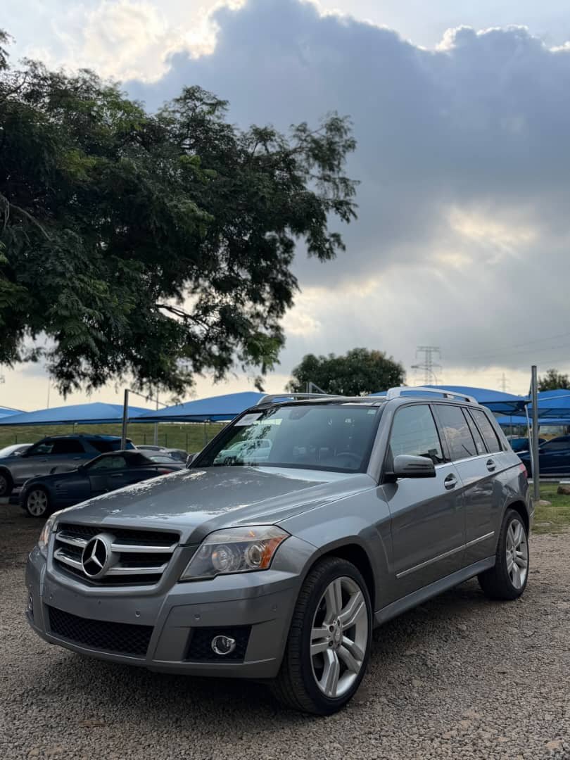 AutosShift's tweet photo. ☀️ *2011 GLK350 4MATIC:MERCEDES BENZ☀️* 
➖ *EXTREMELY MINT FOREIGN USED* 
 💥💥💥💥💥💥
🔘 *PRICE N15.9M* 
🌎 *LOCATION ABUJA* 
🔲 *GENUINE PARERS* 
⬛ *PANORAMIC ROOF, REVERSE CAMERA, BLUETOOTH AUDIO PLAYER, REAR AC VENT, POWER BOOT AND ETC* https://t.co/hjgCV37toe