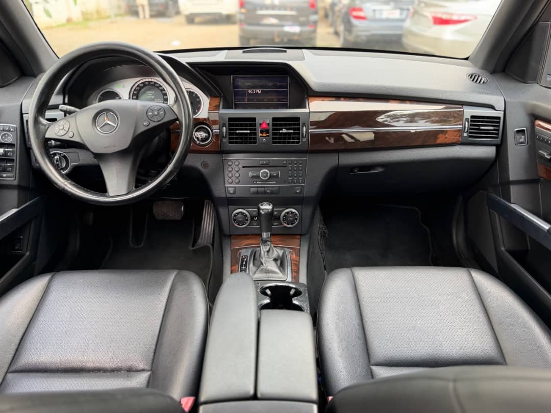 AutosShift's tweet photo. ☀️ *2011 GLK350 4MATIC:MERCEDES BENZ☀️* 
➖ *EXTREMELY MINT FOREIGN USED* 
 💥💥💥💥💥💥
🔘 *PRICE N15.9M* 
🌎 *LOCATION ABUJA* 
🔲 *GENUINE PARERS* 
⬛ *PANORAMIC ROOF, REVERSE CAMERA, BLUETOOTH AUDIO PLAYER, REAR AC VENT, POWER BOOT AND ETC* https://t.co/hjgCV37toe