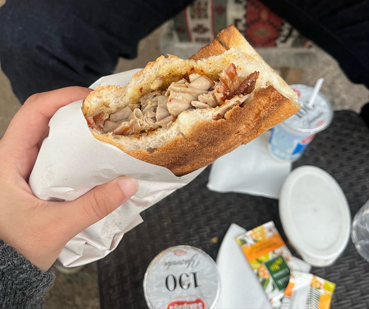 isiltta's tweet photo. hayatımda. yediğim. en. güzel. şey.
biz istanbulda kokoreç yemiyormuşuz. ben bunun için kurşun atar kurşun yerim. https://t.co/tLRAySZvn8