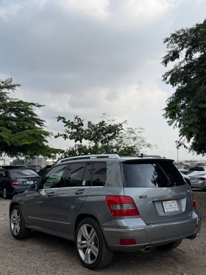 AutosShift's tweet photo. ☀️ *2011 GLK350 4MATIC:MERCEDES BENZ☀️* 
➖ *EXTREMELY MINT FOREIGN USED* 
 💥💥💥💥💥💥
🔘 *PRICE N15.9M* 
🌎 *LOCATION ABUJA* 
🔲 *GENUINE PARERS* 
⬛ *PANORAMIC ROOF, REVERSE CAMERA, BLUETOOTH AUDIO PLAYER, REAR AC VENT, POWER BOOT AND ETC* https://t.co/hjgCV37toe