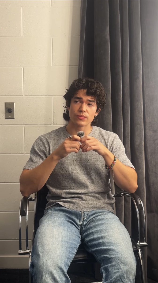 wishyufan's tweet photo. #imsofuckinghungry one bite bro please https://t.co/TSOuUCPjEk