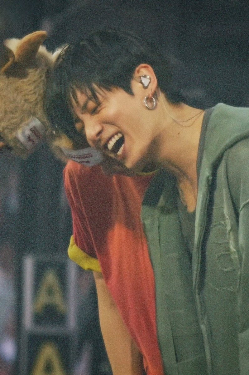 kthjjg's tweet photo. cutie happily bumping heads 🥹 https://t.co/hFZPF1IvAT