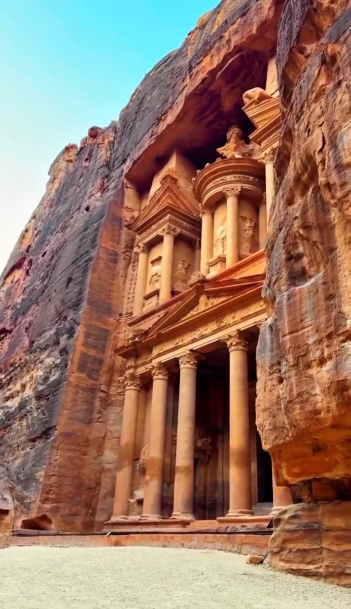 OldAmman's tweet photo. Petra remains truly a marvel—an amazing wonder with a spectacular route through the desert https://t.co/khJoEUSlcZ
