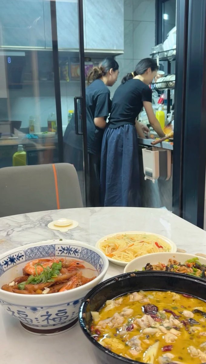 autumn_mnis's tweet photo. 갑자기 요리를 잘하는 친구가 두 명이나 있다는 게 정말 행복한 일이라는 생각이 든다 https://t.co/Miz6iBAroF