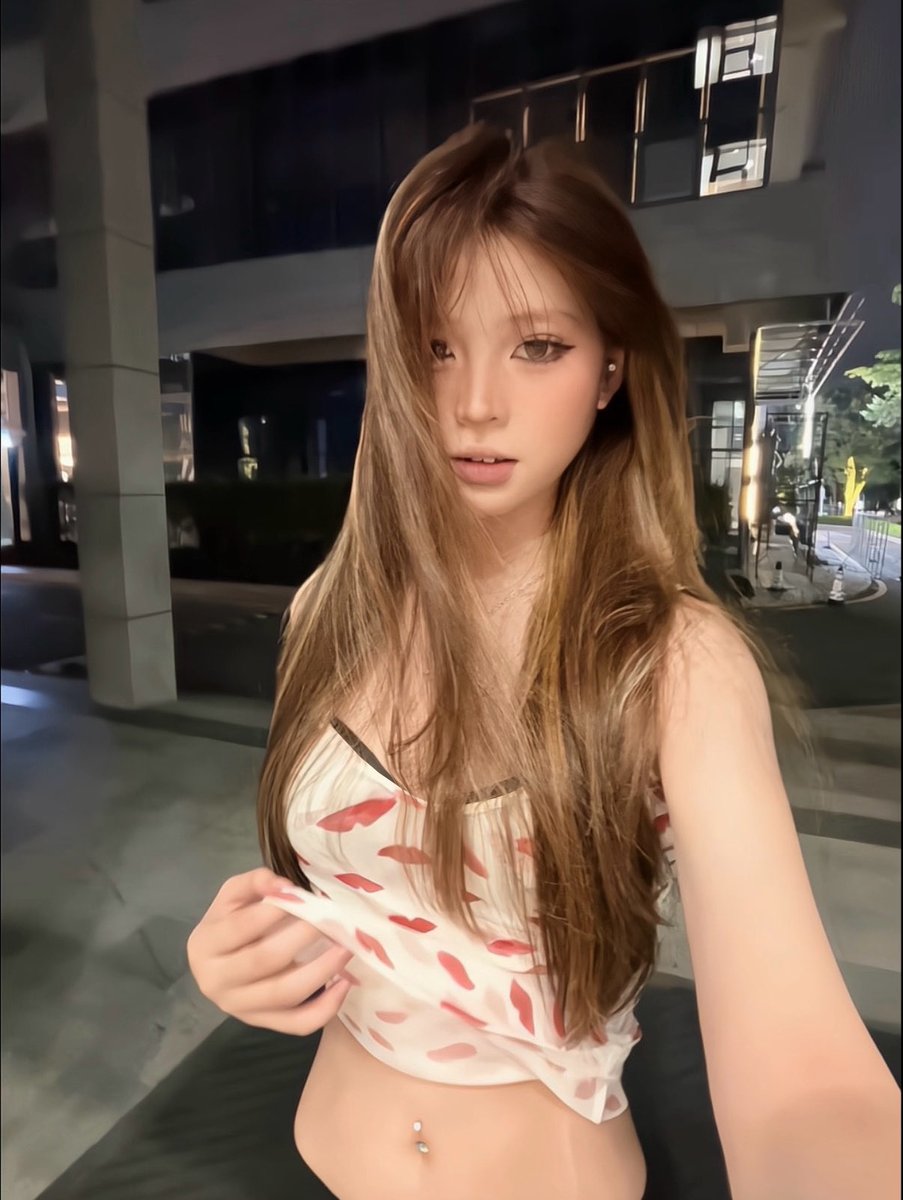 Yu4jhhv's tweet photo. 我到底要多漂亮你才会因为我的脸舍不得这样对我 https://t.co/KiKELGdMaQ
