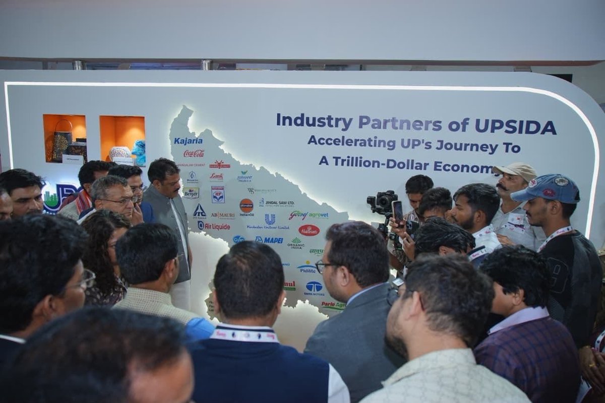 UPSIDA's tweet photo. Hon’ble Minister Shri Nand Gopal Gupta ‘Nandi’ visited UPSIDA Pavilion at #UPITS2026 and interacted with senior UPSIDA officials, exploring the industrial opportunities and initiatives showcased at the pavilion.
#UPSIDA #UPITS2026 #UttarPradesh https://t.co/h3hk4E1H1s