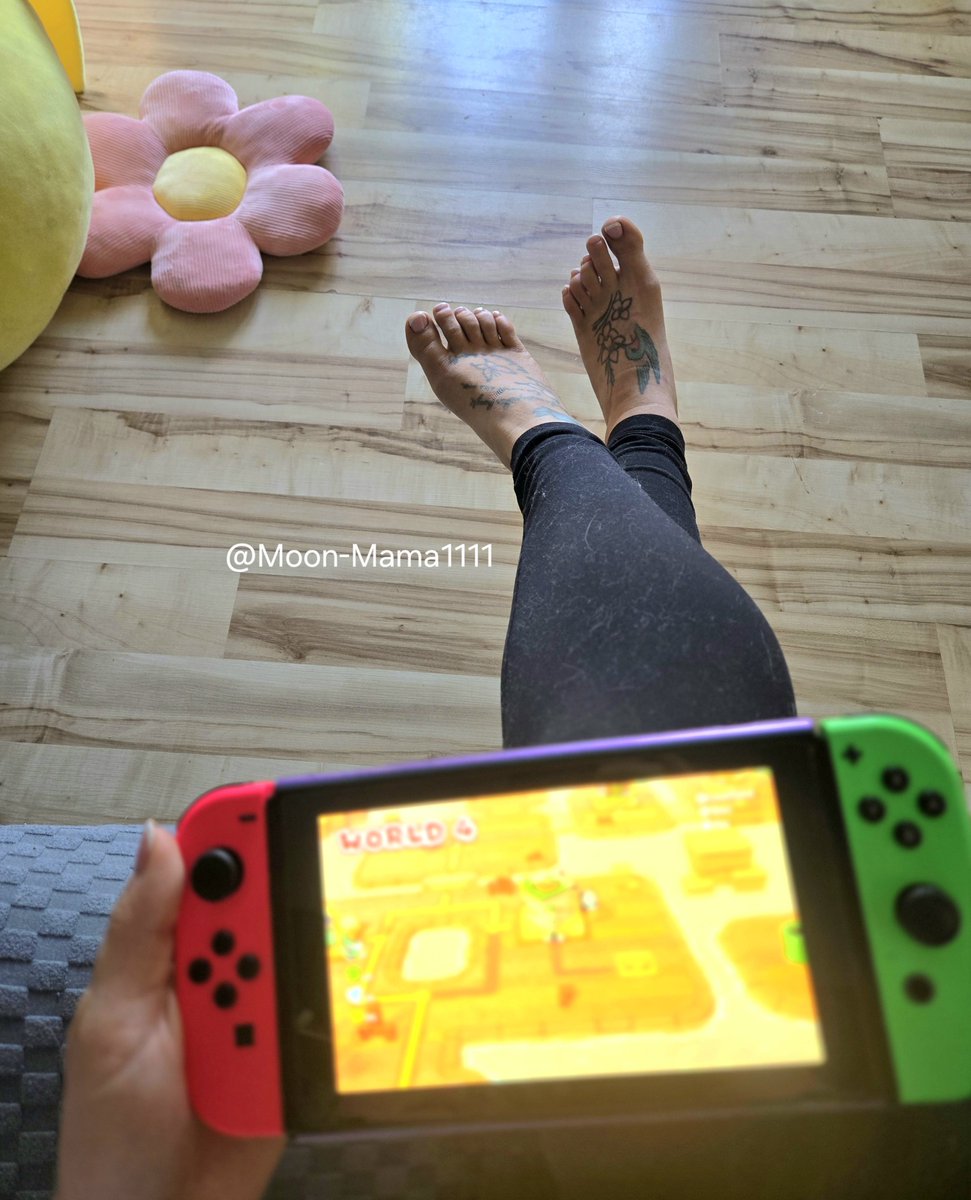 MoonMama1111's tweet photo. Just missing a good foot stool while I play my Switch.

If you want to see me play the new Ocarina of Time when it comes out.. you can fund it on my Throne. 😈 https://t.co/A63d744wed