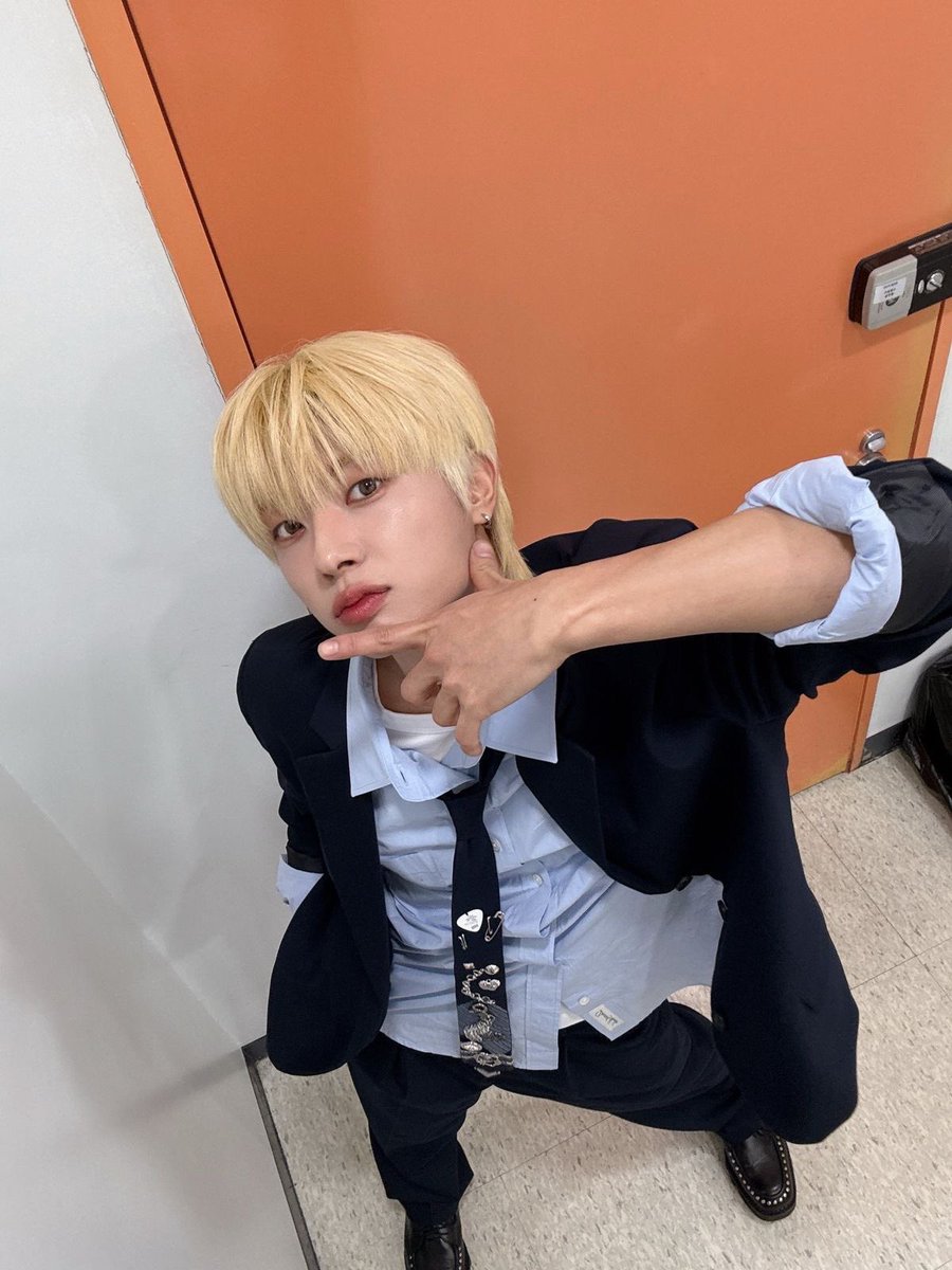 romS2onewe's tweet photo. 부리를숨기지못하는아이 https://t.co/iQqLVi00NQ