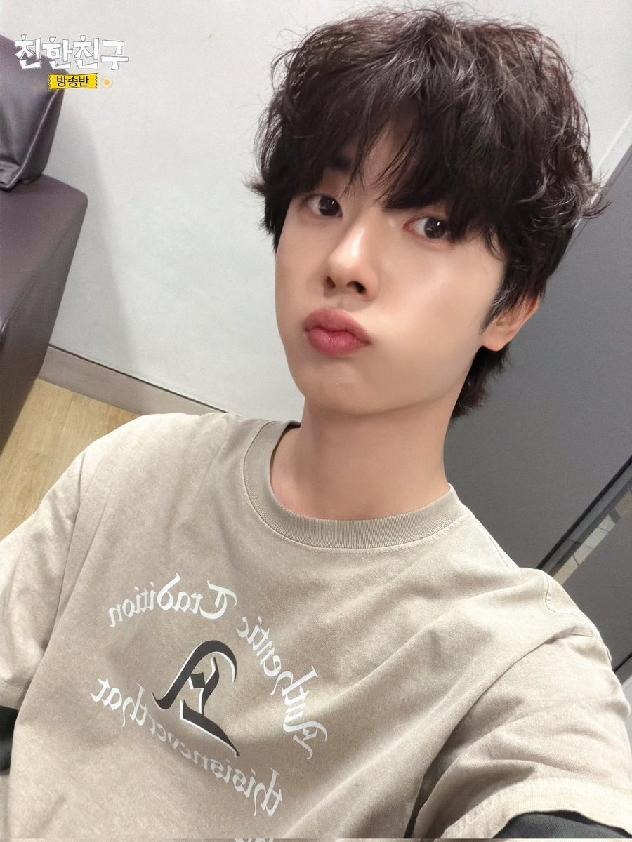 romS2onewe's tweet photo. 부리를숨기지못하는아이 https://t.co/iQqLVi00NQ