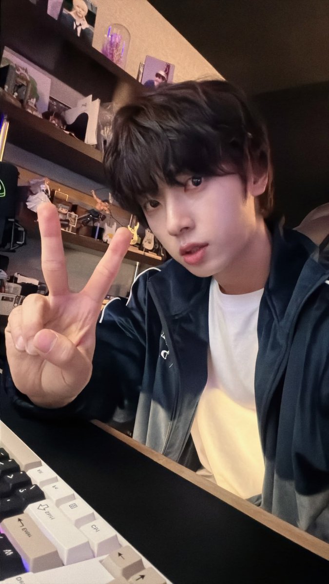 romS2onewe's tweet photo. 부리를숨기지못하는아이 https://t.co/iQqLVi00NQ
