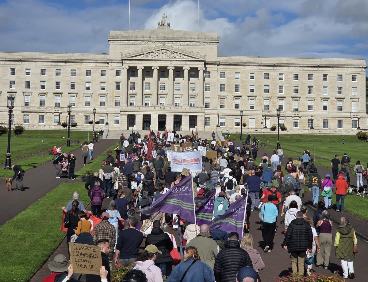Tommy___Greene's tweet photo. While the focal point for many was (understandably) elsewhere in Belfast today, a few hundred demonstrators turned out at Stormont to protest ongoing inaction over Lough Neagh's recovery https://t.co/NqJKx1OhTC