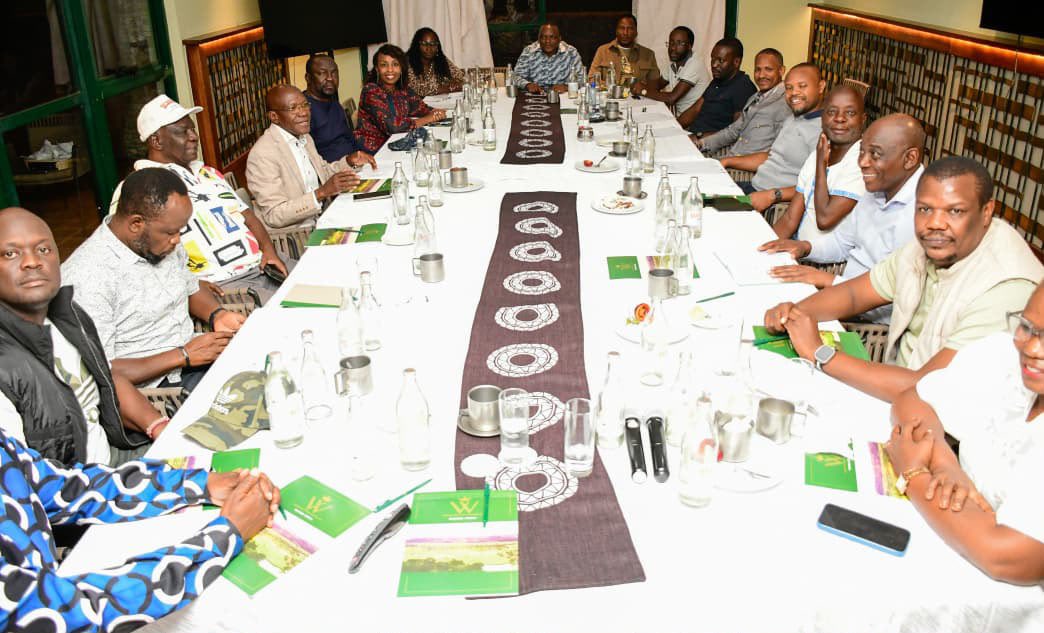 AokoOtieno_'s tweet photo. Linda Mwananchi had a meeting today 

It took 10 hours yawa! Anyway the agreement is this! 

Sifuna is the PRESIDENTIAL CANDIDATE 

BABU is the GUBERNATORIAL CANDIDATE 

As for parties, they have agreed Kila mtu aunde kiosk yake under LINDA MWANANCHI MOVEMENT 

Goal is unanimous. WANTAM! 

Eish, finally I can resume being Maverick. Karibu nilikuwa napata ulcers 

Frame 2, Ona body language ya Natembeya. Therein lied the MOLE. Him and Wamboka better align with the Majority! 

SifuBabu hadi Debe!