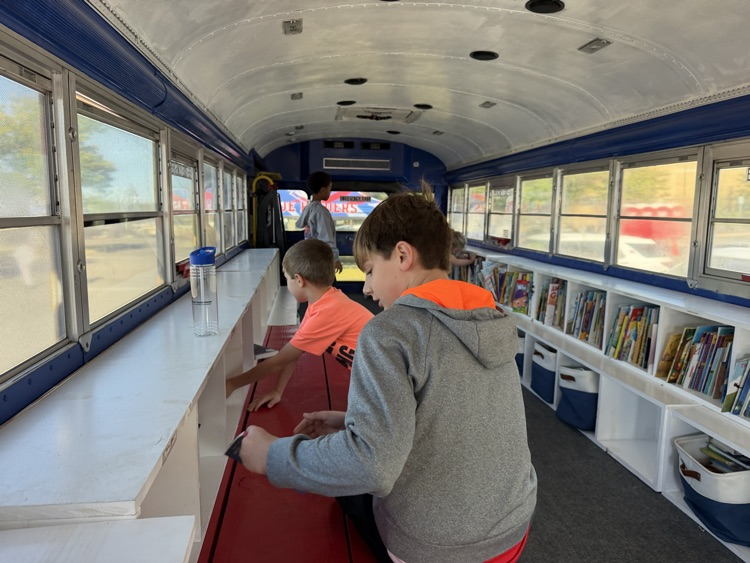 clevecityschool's tweet photo. Books, buses and lots of smiles at Safety Fest! 📚💙 Kids picked out books aboard our Raider Reading Roadshow and toured a CCS school bus. Thanks to everyone who stopped by! #BuildingChampions #BuildingCommunity #ChooseCleveland https://t.co/EVrUWuoCrl