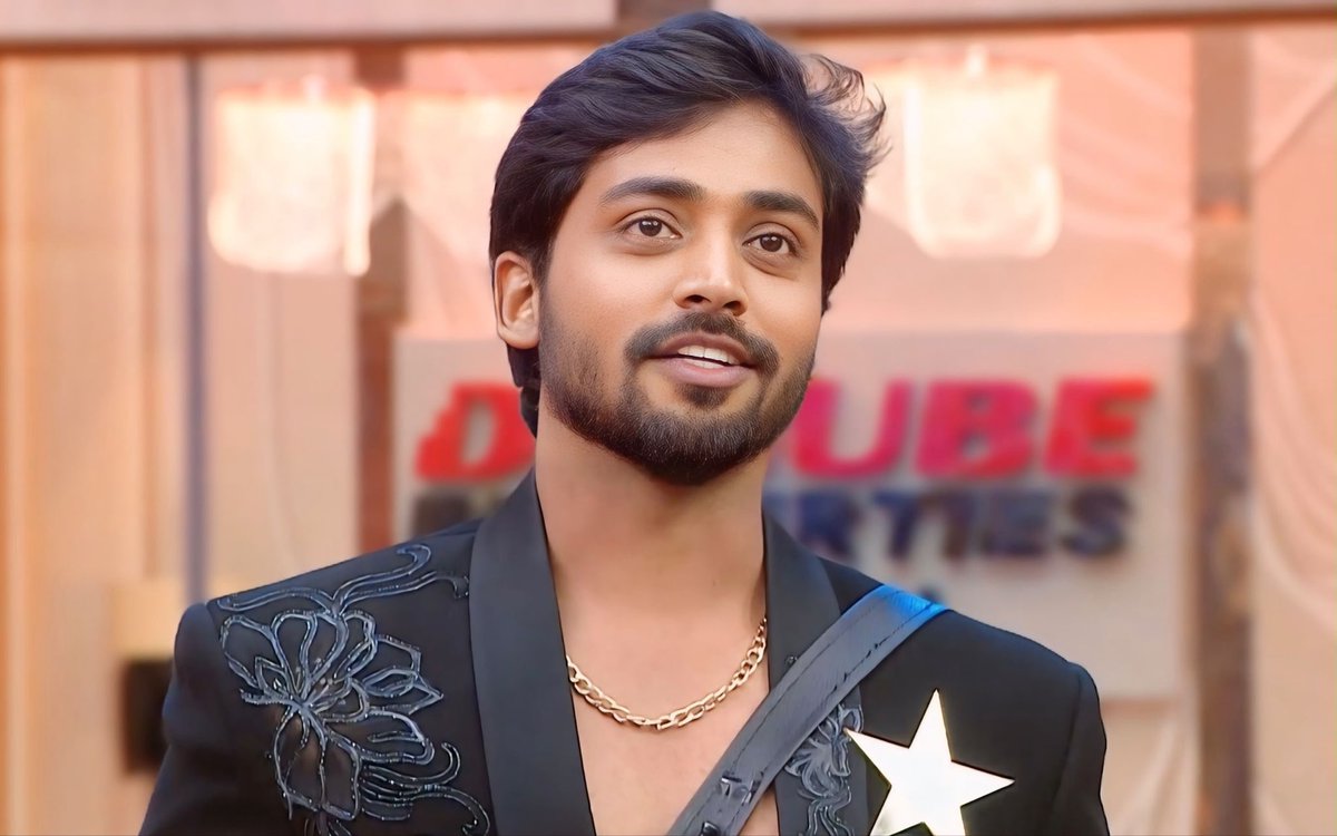 NiharMUKESH's tweet photo. Smile lo confidence… eyes lo determination… shoulder pai Captain’s band. 👑✨

Captaincy ki perfect  definition. ⭐🔥

#BiggBossTelugu10  #MukeshGowda https://t.co/sBlnUgtRPJ