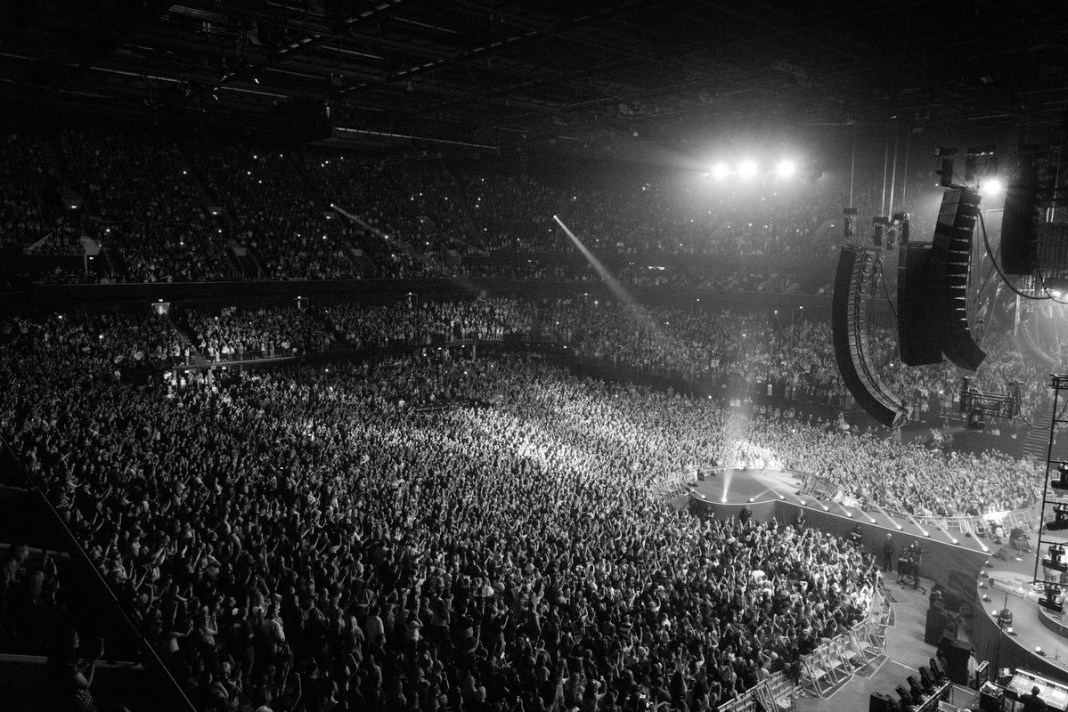 OT5Dailys's tweet photo. Niall Horan shared photos of the crowd for #DPLOTManchester !
โNight Three Manchester โ https://t.co/Ojz3UVgfvF