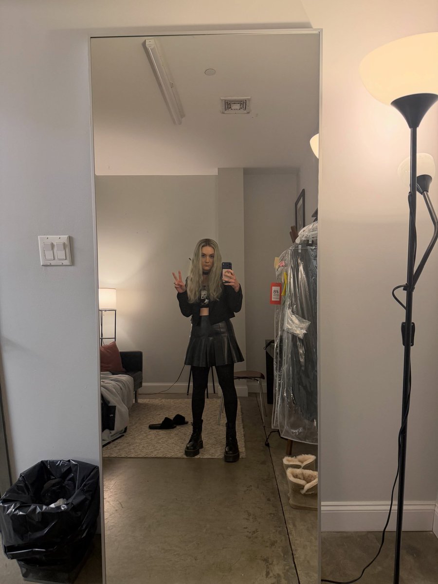 Billie Lourd Winter Anderson American Horror Story 13 BTS photo