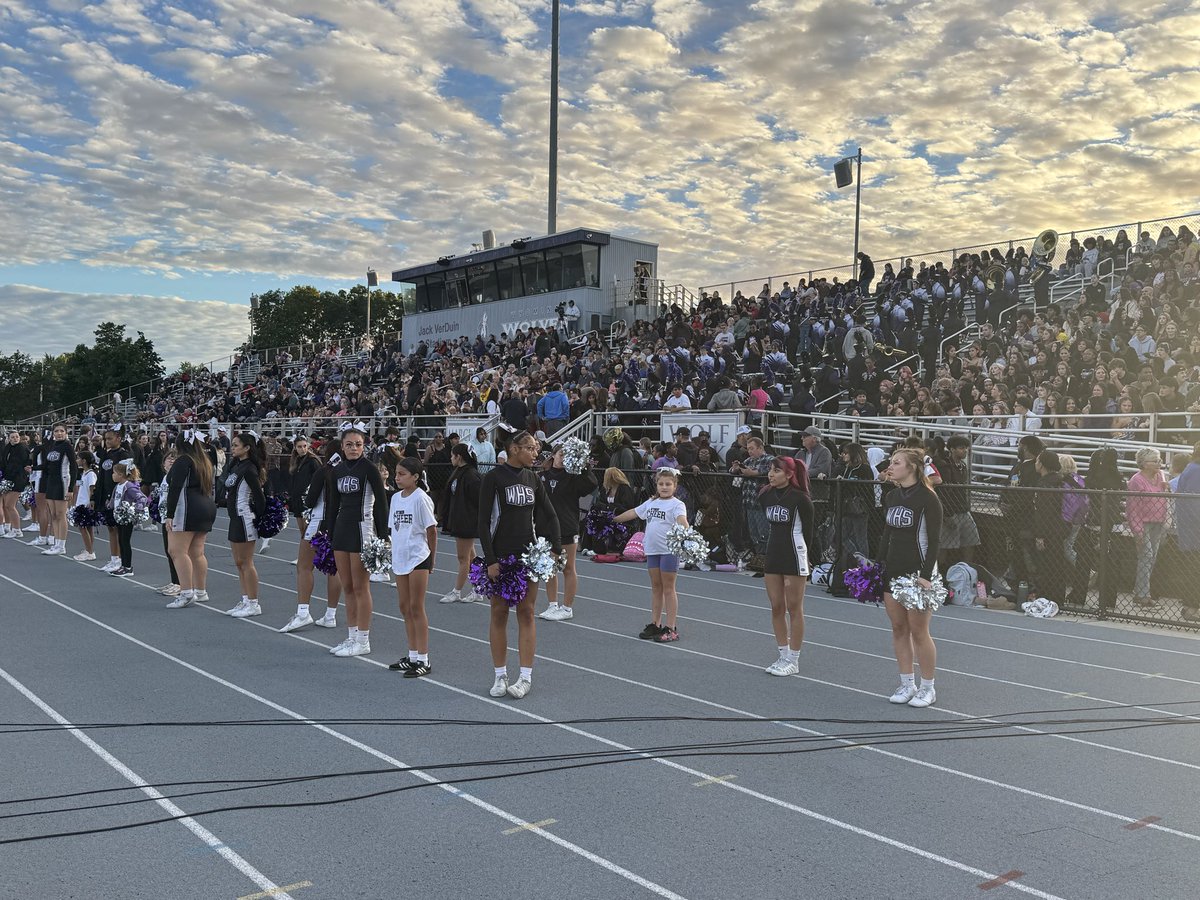 WyomingWolves's tweet photo. Fun Homecoming Night at Wyoming High School! https://t.co/JRPbwObLI8