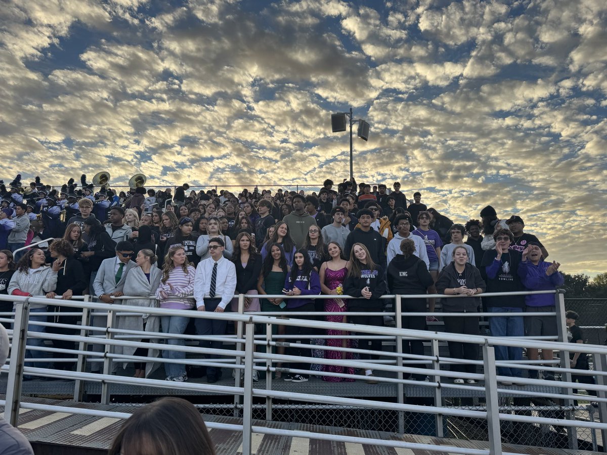 WyomingWolves's tweet photo. Fun Homecoming Night at Wyoming High School! https://t.co/JRPbwObLI8