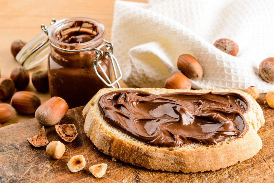 DenisBumpfy's tweet photo. Hoy desayunamos juntos pan con chocolate y charlamos de tonterías, lo mejor del día. https://t.co/jDWkzLOh2G