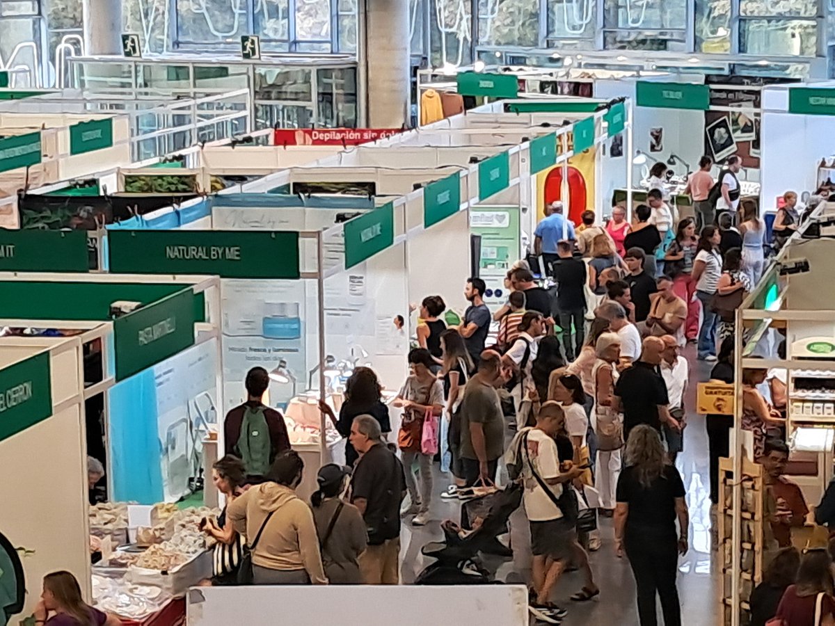 Bioarabaferia's tweet photo. Mañana os esperamos de 11 a 20h en #Ekobilbo en el Palacio @Euskalduna_eus con muchas conferencias, talleres, experiencias, compras, propuestas… 💪🏼🌱💚🥗 https://t.co/dCxdzcVxgo