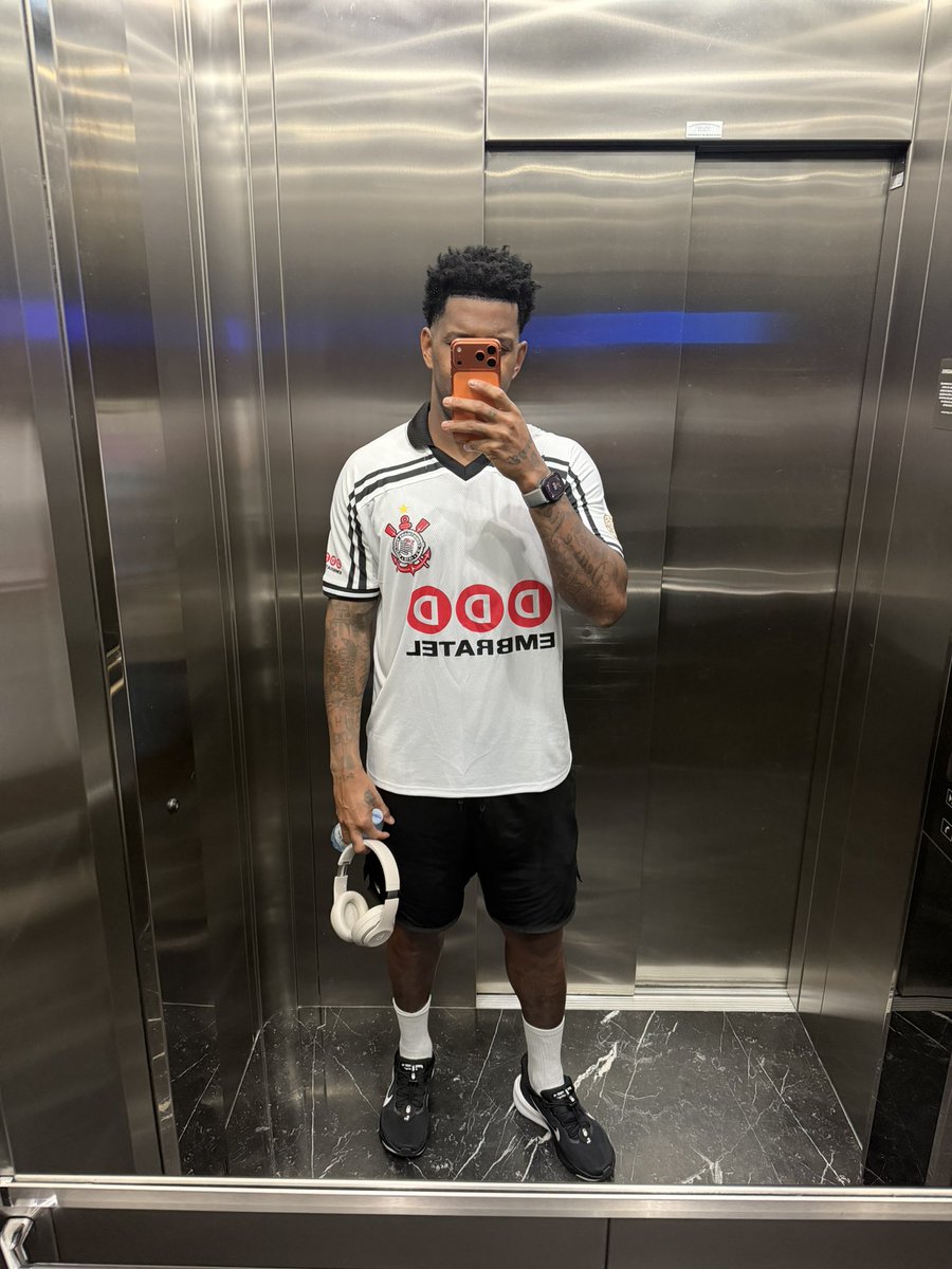 GilZagueiro04's tweet photo. Quem quiser fazer doação de camisas retrôs, só me chamar.
🙏🏿 https://t.co/vBhmBcAEuc