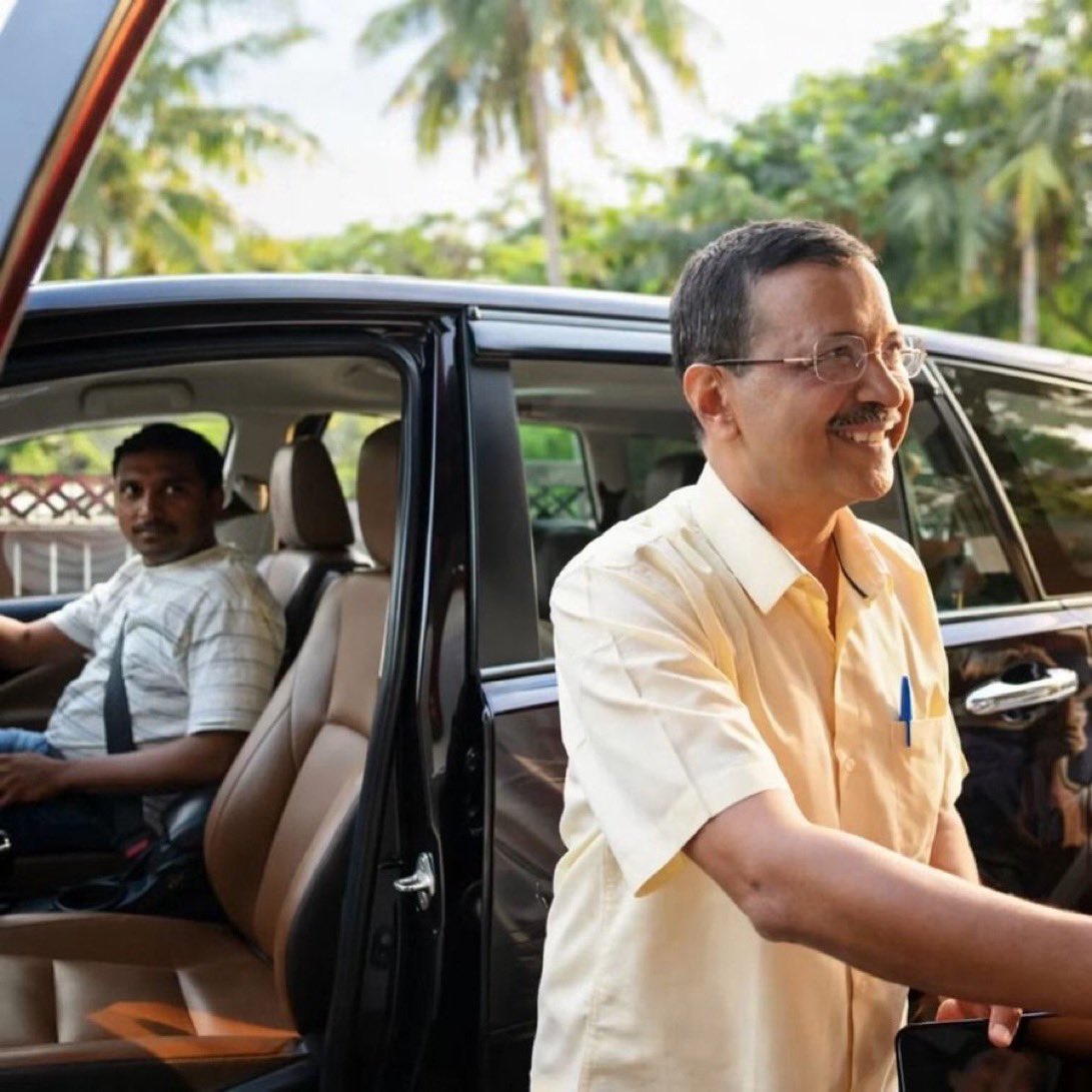 capt_mishra's tweet photo. कॉकरोचों के संचालक आदरणीय अजिंक्या भाई को बहुत पहले से पेला जा रहा था, फिर इन्होंने अपना हैंडल बदल कर ब्लॉक कर दिया, आजकल ये इसी हैंडल पर पाए जाते हैं 🙄😐😑 https://t.co/r1KDuheKZd
