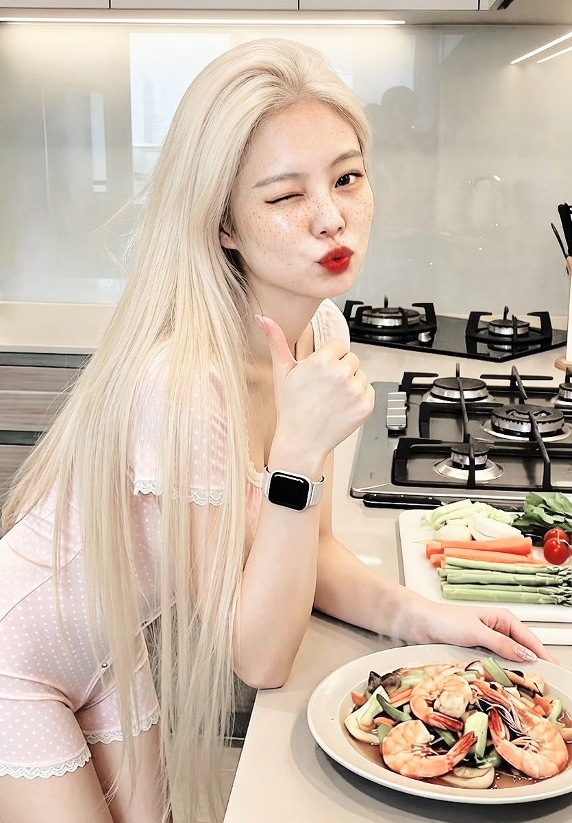 dessaod_'s tweet photo. ㅤㅤㅤㅤ
ㅤㅤㅤ₊˚ʚ Eu tinha planos pra ㅤㅤㅤㅤㅤㅤㅤㅤㅤㅤㅤㅤhoje… 𐙚
ㅤㅤㅤㅤㅤㅤㅤㅤㅤ
Mas aí a cama me olhou com carinho e eu não sou de ferro. 
ㅤㅤㅤ https://t.co/CglxfeIh0W