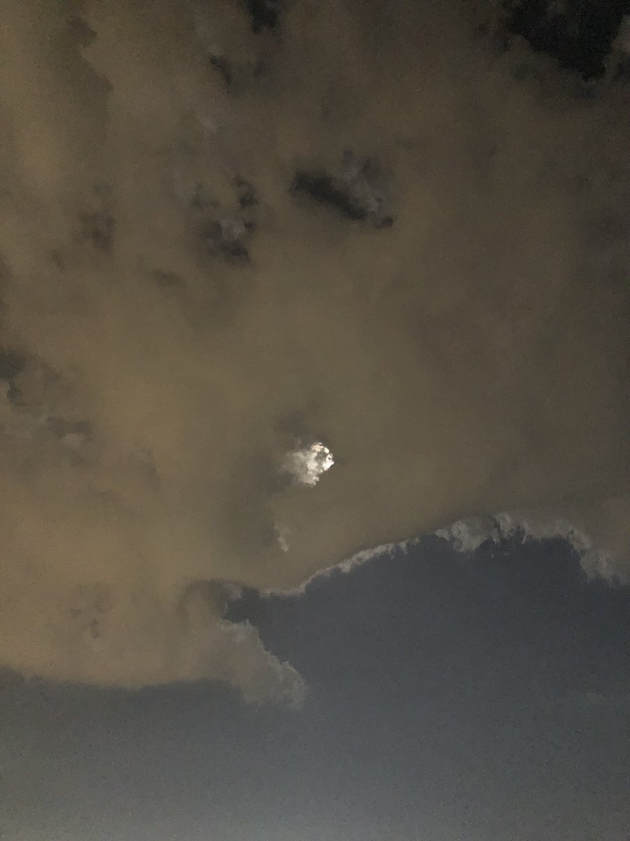 s_o_53's tweet photo. أجواء الليل . . ❤️☁️ https://t.co/T4beixuuwb