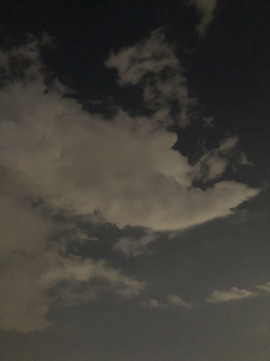 s_o_53's tweet photo. أجواء الليل . . ❤️☁️ https://t.co/T4beixuuwb