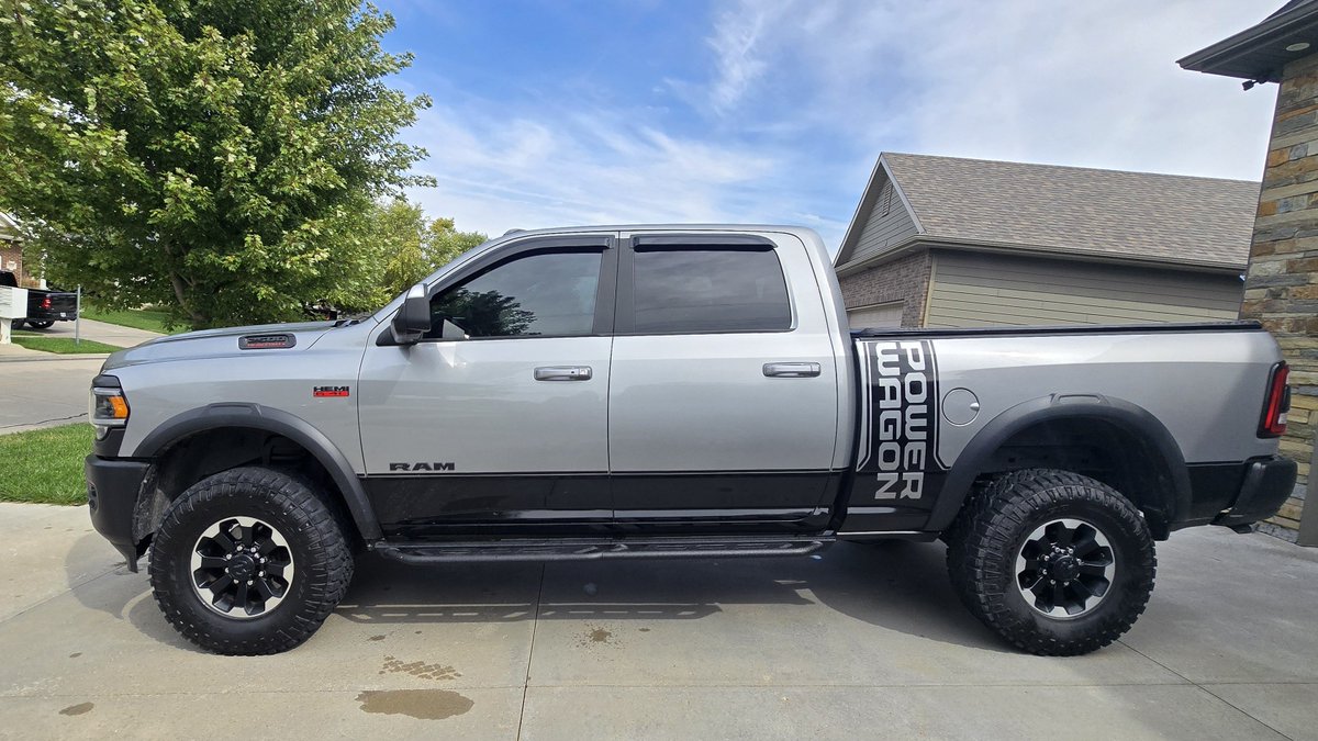 tintworksne's tweet photo. #ram front doors tinted in #window #film #tint #rogueFX with a true #lifetime #warranty @tintworksne @tint_works_lincoln_ne @SolarFXUSA 👍☑️💪🏁🏆☀️🔥🧯 https://t.co/cZOjJECXum