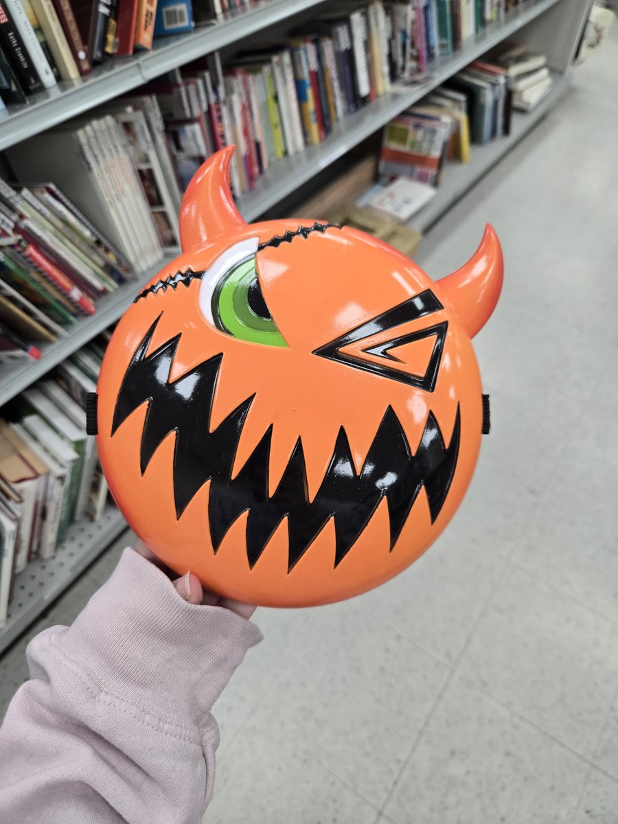 W0ndernyan's tweet photo. Amazing pull at the thrift store today https://t.co/26zvq1GmjN