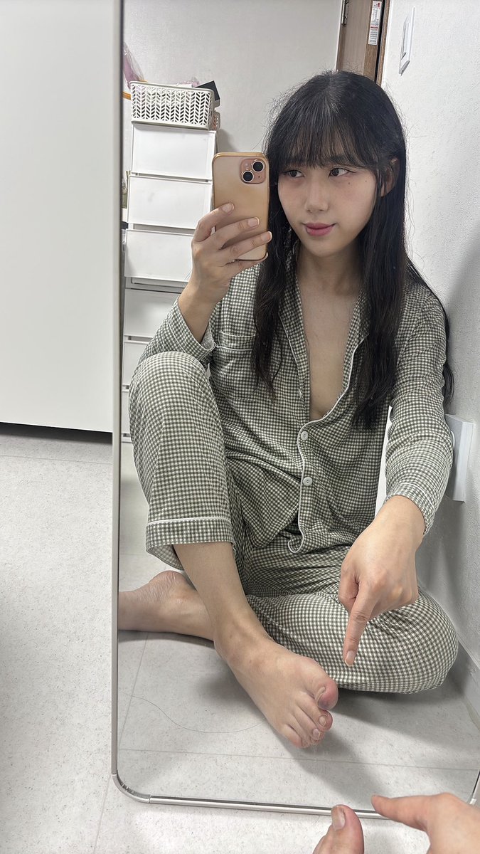 leejieunver23's tweet photo. 왼발 엄지발가락 아파.!

낮애 공원갔다가 발 헛딛어서..!
부딪혀서 멍들었옹.. https://t.co/g362Ux4wJA