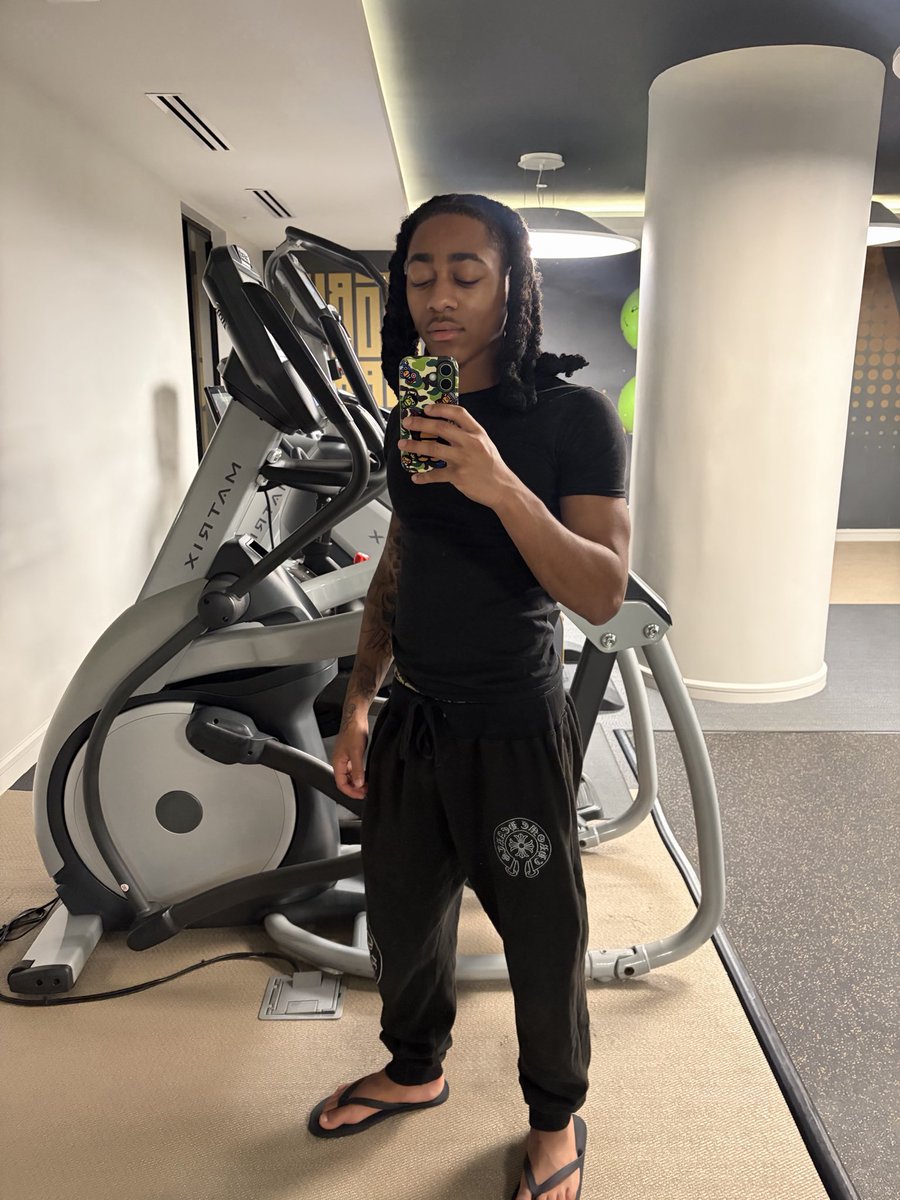 weezyniic's tweet photo. b dat https://t.co/6YBtpLhuba