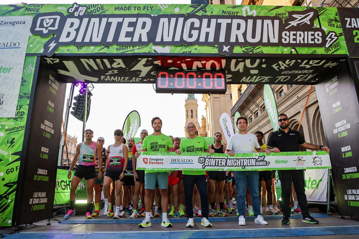 BinterNightRun's tweet photo. 👟🏃🏻‍➡️🏃🏻‍♀️‍➡️✈️ Salida de la distancia 5K de la Binter NightRun Zaragoza by Heraldo.

#BinterNightRun #binter #heraldo #Zaragoza #carreranocturna #batucada #musica #running #runners https://t.co/Gj4hFsOaUP