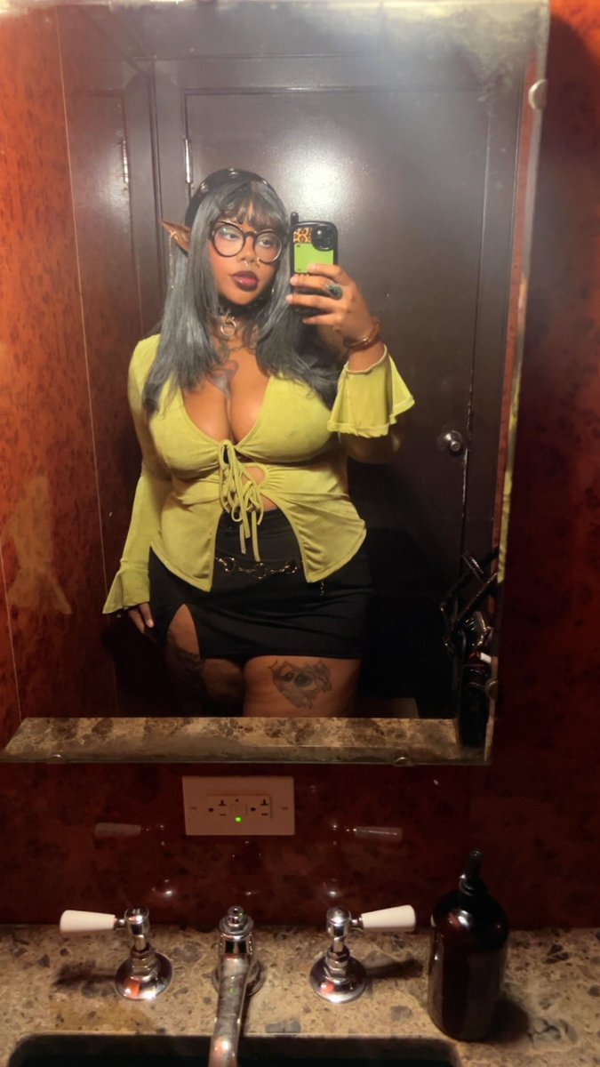 softlyvenus_'s tweet photo. Everyday I’m blown at the fact that I’m single 🤨🤨🤨 

Single and NOT being spoiled, when I’m sexy, creative, artistic, funny and nerdy.

The dating prospects in my area is ass. https://t.co/Kd6YGd6ggL