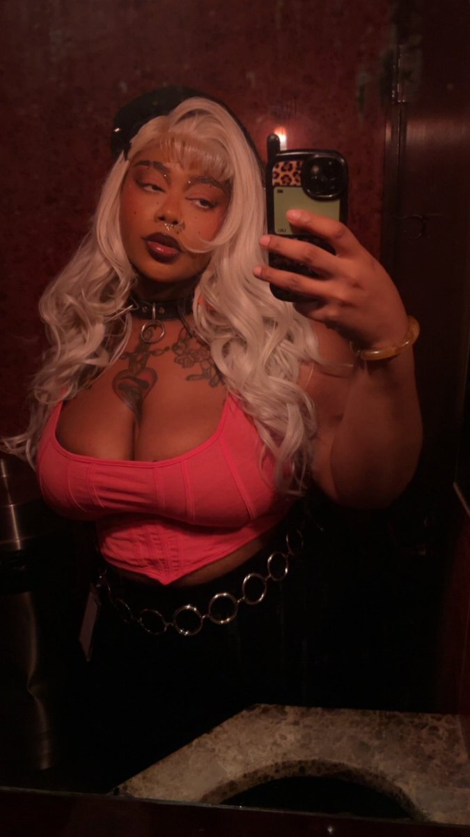softlyvenus_'s tweet photo. Everyday I’m blown at the fact that I’m single 🤨🤨🤨 

Single and NOT being spoiled, when I’m sexy, creative, artistic, funny and nerdy.

The dating prospects in my area is ass. https://t.co/Kd6YGd6ggL