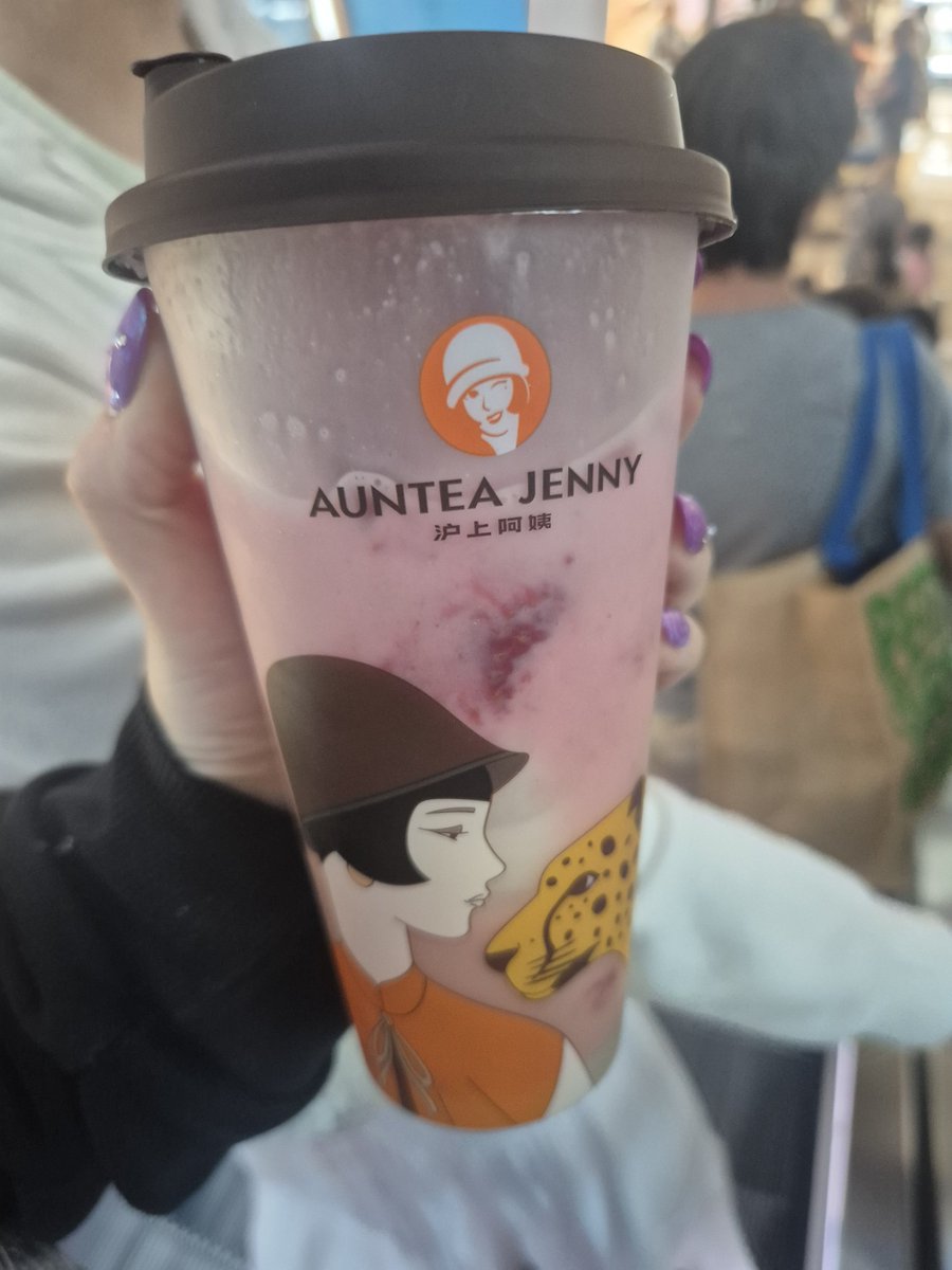Sprinkles_eds's tweet photo. a new boba shop opened and I tried their strawberry milk tea and it was soooooo good https://t.co/mfjfnSfdkj