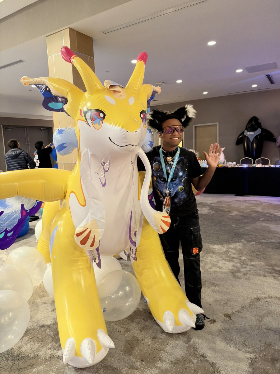 CocoFosky's tweet photo. Do they call them butterflies cause they fly like butter? I love dragons. I love meeting new toys. And @PoolToyParty made that happen. This is the super complex super cute Butterfly Dragon by @FactoryCreature and yep. I love them. @AnthroSocal #SqueakySaturday #inflatable #dragon https://t.co/hxUgzOZ8NG
