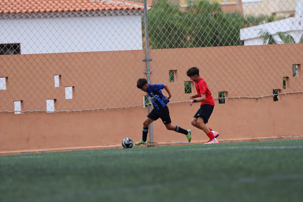 UDLONGUERA's tweet photo. 🔵⚫️ INFANTIL B ⚫️🔵
📸 Algunas imágenes de la primera mitad.
#SaleElSol #udlt https://t.co/Hs7S97iZBB