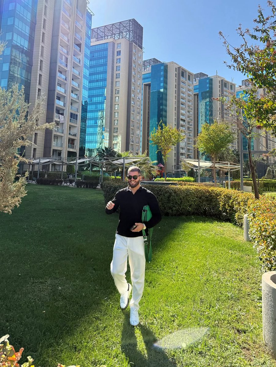 ZoeHall657146's tweet photo. ❤️شكرًا من قلبي على الكلام الجميل، حبكم يملأ القلب فرحًا https://t.co/x3aBOjmqAP